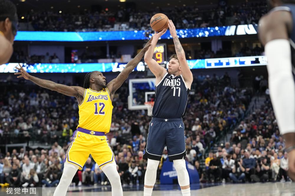 亚冬会速度滑冰男子短距离团体追逐赛中国队夺冠.